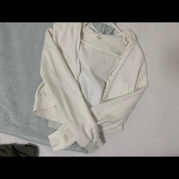 Brandy Melville sweater - Picture 5 of 5